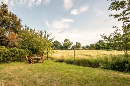 Spacious vacation apartment with garden, surrounded by greenery. Отели в г. Вестердайхштрих