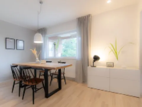 Spacious vacation apartment with garden, surrounded by greenery. Hotels in Westerdeichstrich
