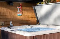 Just Outside Traverse City Hot Tub King Bed Fire Place Full Kitchen Pet Friendly