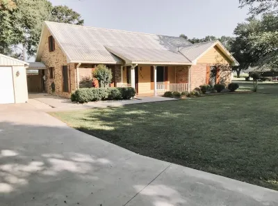 In the heart of Cajun country! Entire home with pool. Hotels near Atchafalaya Basin Bridge