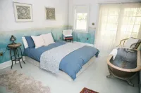 Historical Catskill mountains Farmhouse with Hiking, Fire Pit, Hot Tub, King bed
