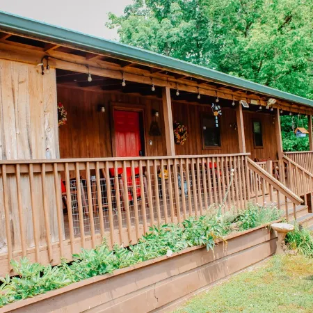 "Our Life" Creekside, Trout Fishing, Fire Pit, Hot Tub, WiFi and More...