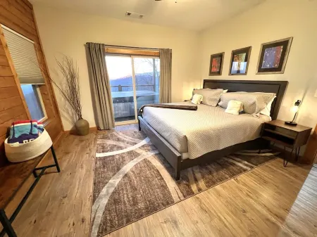 Live the High Life! Views, Hot Tub, Pup Friendly!