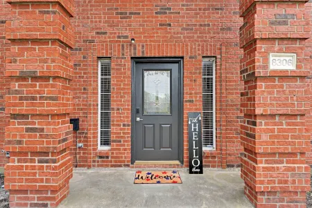 Pool retreat 5BA 2.5BA 4 King bed near lake Отели в г. Роулетт