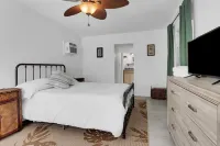 The Bungalow - Near Historic Downtown Fort Myers