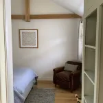 Garden Retreat for two in Thames Ditton Village Các khách sạn ở 