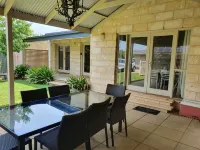3 minute walk to beach, cafe & shops.