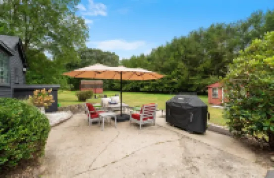 Peaceful Oasis minutes to T.F. Green International Airport, Main Street & more