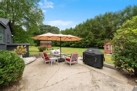 Peaceful Oasis minutes to T.F. Green International Airport, Main Street & more