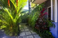Hanalei Beach House, 3min walk  to Beach, Private Heated Pool!