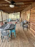 New Finished Lower Level. Peaceful 5-Bedroom Lake Front Cabin Easy Walk to Lake.