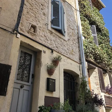Classic Vieil Antibes House With Roof Terrace Offering Sea Views