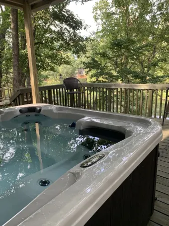 Not-SO-Ordinary Trailer! A Lovely Getaway on the Little Red River with Hot Tub! Отели в г. Cleburne County