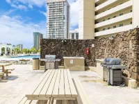 Cozy condo at Hawaiian monarch- free parking, no resort fee, near beaches, shop