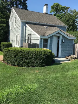 Southampton Beach & Town Cottage Hotels near Cryder Beach