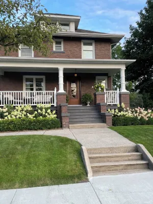 The Historic Brownstone Haus, A Downtown location for Unforgettable Gatherings Hotels near St Lorenz Lutheran Church