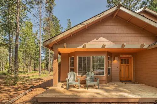 Exceptional Home Near SR Village / Best Rates / Hot Tub / Sharc / AC / Wi Fi