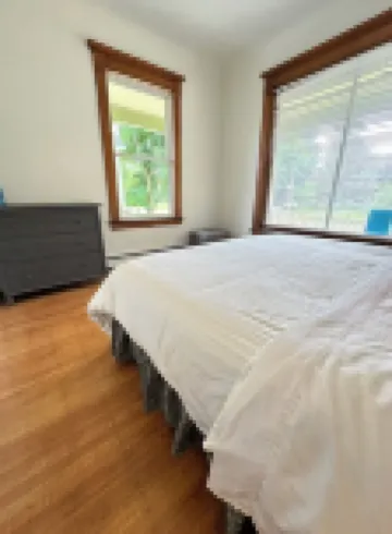 321 Michigan Avenue Historic One Bedroom, One Full Bath Apartment!