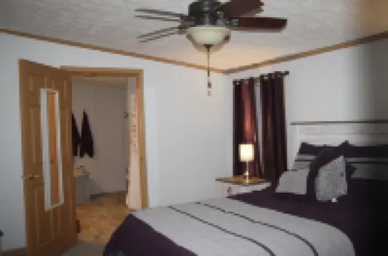 Come relax in this beautiful 3 bedroom house with lots of space! cozy & peaceful