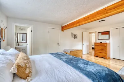 Westside Bend: Walk to Eateries & Downtown! Hotels near City Thrift