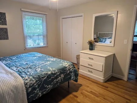 Spacious 4-bed home with king suites, near Riverbanks Zoo and downtown Columbia.