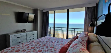 Beautiful Clean Modern Direct Oceanfront Unit with Amazing Views Отели рядом с достопримечательностью «SkyWheel Myrtle Beach»