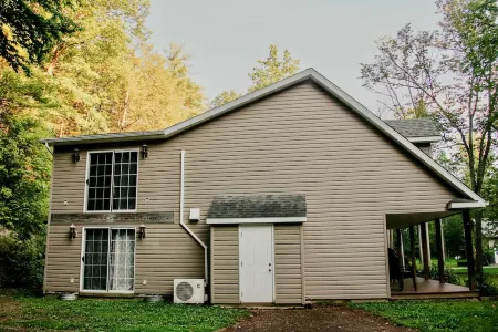 3BR Cozy Country Cabin w/ Hot Tub near Penns Creek