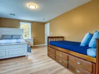 Charming Newly Renovated Home Hotels in Campton