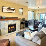 Spacious 3 BDR Pet Friendly, Hottub, Pool