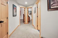 Mountainside Sunset Retreat close to area hiking and multiple ski resorts!