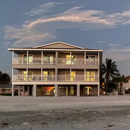 Stunning Condo Inside / Out Direct Beach Front