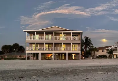 Stunning Condo Inside / Out Direct Beach Front