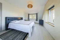 House ☆☆☆ in Landrellec, recent renovation, feet in the water. Hotels in Pleumeur-Bodou