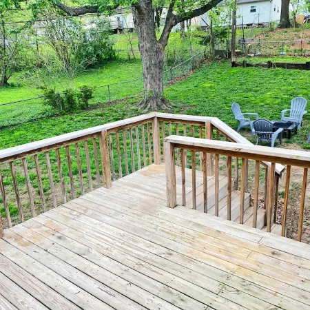 Cozy home in St. Joseph, MO that is centrally located to hospital & university!