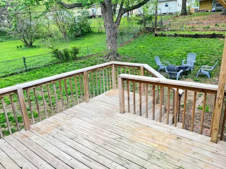 Cozy home in St. Joseph, MO that is centrally located to hospital & university!