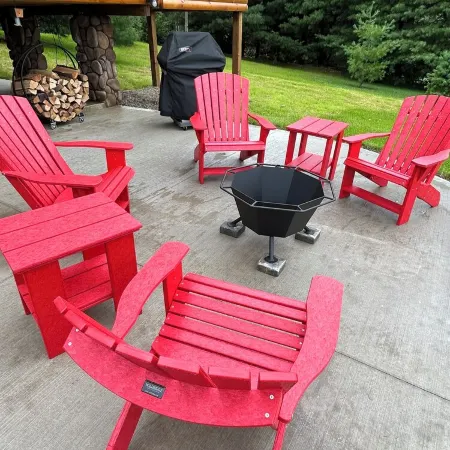 Paradise Peak Cabins “Songbird”outdoor hot tub in the heart of Amish Country