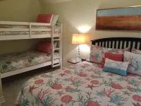 Waterfront, Romantic, Views, Pool/Hot tub, Kitchen, 2 TVs, Fishing Pier, WIFI