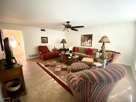 Downtown Cottage walking distance from Medical Center Hospital & Starbucks