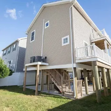 5 STAR AMAZING😙 Private home just for you. Comfy, Cozy, Clean. Steps to beach.