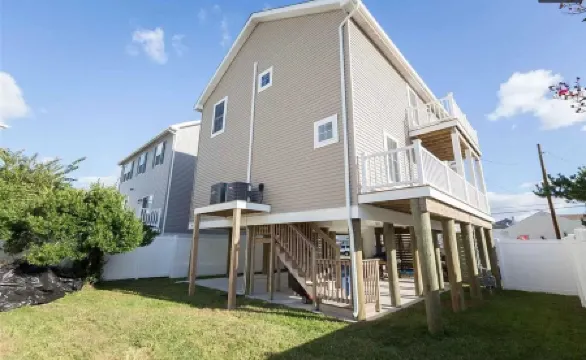 5 STAR AMAZING😙 Private home just for you. Comfy, Cozy, Clean. Steps to beach.