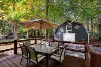Pocono Base Camp - GOLF CART AVAILABLE to ride to 2 lakes, 3 beaches, & 4 pools