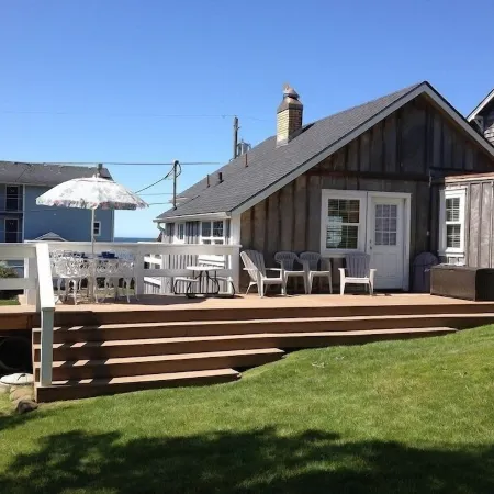 Charming Cozy Cottage w/ OceanView! Steps to Beach!!! W/ 2 large decks and WiFi!