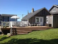 Charming Cozy Cottage w/ OceanView! Steps to Beach!!! W/ 2 large decks and WiFi!