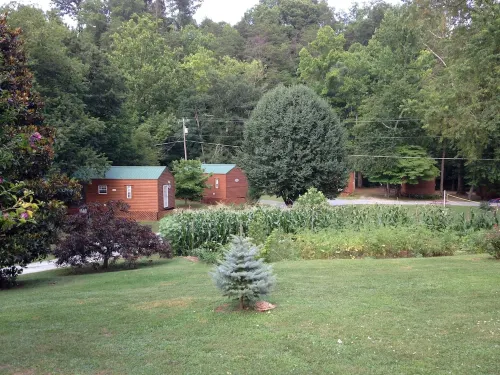 CREEKSIDE CABINS  - CHIPMUNK