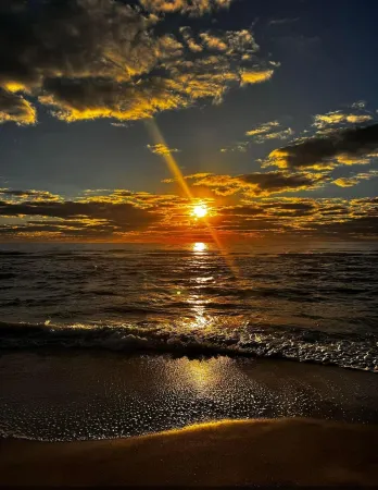 Bright Waterfront Condo Corner Unit with Lanai ~ close to AMI beaches and IMG Отели в г. Брейдентон