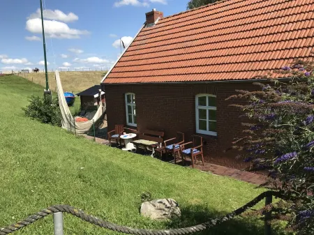 Four stars at the harbor: Modern renovated fisherman's house directly at the Ditzumer harbor