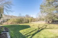 Camryn's Cottage Hotels in Balfour