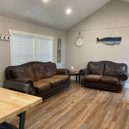 Cute cabin in nice quiet secluded area close to the water, The Coves Golf course