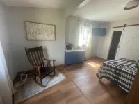 Hunter’s Den & Beyond Hotels in Forsyth
