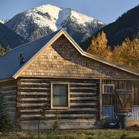 Cozy, Rustic Cabins near Chico Hot Springs & only 35 mins to YELLOWSTONE PARK!!